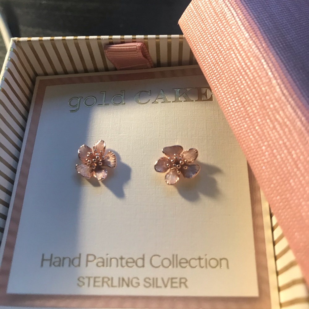 Gold cake earrings